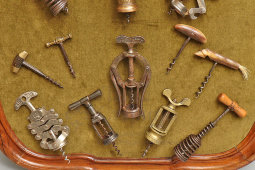 Коллекция из 17 старинных штопоров в антикварной раме, подарок ценителю вина или виноделу, Европа, кон. 19, нач. 20 вв.