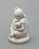 Статуэтка «Девочка с куклой» (Колыбельная), скульптор Столбова Г. С., бисквит, ЛФЗ, 1950-е
