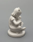 Статуэтка «Девочка с куклой» (Колыбельная), скульптор Столбова Г. С., бисквит, ЛФЗ, 1950-е