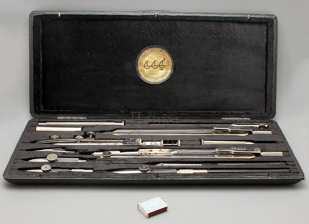 Готовальня для черчения названия инструментов. Набор инструментов для черчения. Циркуль для черчения профессиональный. Готовальня lorex. В готовальню входят.