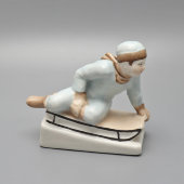 Статуэтка «Мальчик на санках», скульптор Марчук Р. А., Городницкий фарфоровый завод, 1940-е