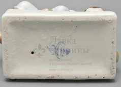 Статуэтка «Мальчик на санках», скульптор Марчук Р. А., Городницкий фарфоровый завод, 1940-е