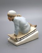 Фарфоровая статуэтка СССР «Мальчик на санках», Украина, Городница, 1940-е