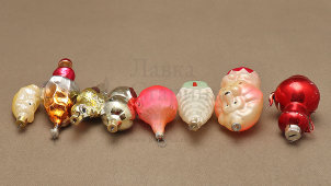 Набор советских ёлочных игрушек «В гостях у Деда Мороза», стекло, 1970-80 гг.