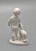 Статуэтка «Мальчик с лошадкой» из серии «Счастливое детство», скульптор Столбова Г. С., бисквит, ЛФЗ, 1960-е