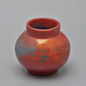 Старинная маленькая интерьерная вазочка в красной глазури, керамика, Россия, нач. 20 в.
