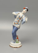 Статуэтка «Тао Хоа в балете «Красный мак», скульптор Артамонова О. С., ДФЗ Вербилки, 1950-60 гг.