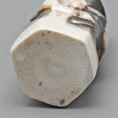 Шахматная фигура «Черная королева» (Ферзь), шахматы «Соцсоревнование: индустрия и сельское хозяйство» (агитация), скульптор Трипольская Е. Р., фарфор, Вербилки, 1930-е