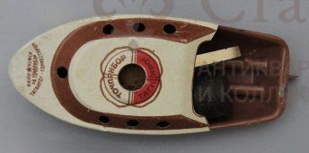 Самодвижущаяся моторная лодочка