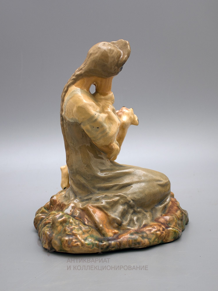 Скульптура «Аленушка с козленком»