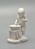 Статуэтка «Умывание» (Девочка с тазиком), скульптор Столбова Г. С., серия «Счастливое детство», бисквит, ЛФЗ, 1950-60 гг.