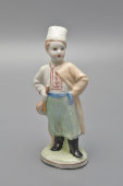 Фигурка «Украинский мальчик» (Украинец), скульптор Бржезицкая А. Д., фарфор Дулево, 1953 г.