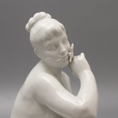 Авторская статуэтка «Натурщица с ромашкой», скульптор Малышева Н. А., Дулево, 1950-60 гг.