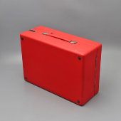 Портативный граммофон, патефон-чемодан в красном цвете, модель ПТ-3, завод Ордена Ленина «Молот», Вятские Поляны, СССР, 1951-54 гг.