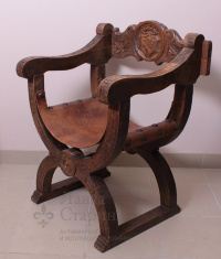 Антикварное курульное кресло,  Европа, 19 век, орех, резьба, кожа