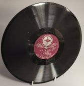 Исполняет И.Д. Троянов (гавайская гитара): слоу-фокс «Катерина» и «Танго», Апрелевский завод памяти 1905г, 1930-1940е гг