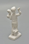 Статуэтка «Мальчик с шариками» (На парад), скульптор Столбова Г. С., серия «Счастливое детство», бисквит, ЛФЗ, 1950-60 гг.