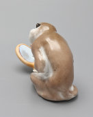 Фигурка «Зеркало и обезьяна» по басне И. А. Крылова, скульптор Воробьев Б. Я., фарфор, ЛФЗ, 1950-60 гг.