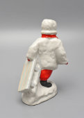 Статуэтка «Девочка с санками», скульптор Голембовская С. В. (Болзан), фарфор, Городница, 1950-62 гг.