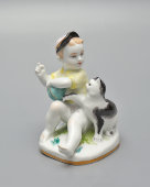 Статуэтка «Мальчик с кошкой», ЛФЗ, 1950-60 гг., скульптор Гендельман Е. А.,​ фарфор