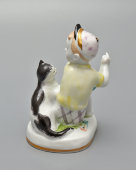 Статуэтка «Мальчик с кошкой», ЛФЗ, 1950-60 гг., скульптор Гендельман Е. А.,​ фарфор