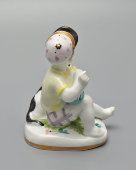 Статуэтка «Мальчик с кошкой», ЛФЗ, 1950-60 гг., скульптор Гендельман Е. А.,​ фарфор
