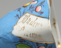 Чашка с блюдцем с цветочной росписью «В день Ангела», Тов-во М. С. Кузнецова в Дулеве, к. 19, н. 20 вв.