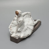 Статуэтка «Балерина Павлова А. П. в концертном номере «Умирающий лебедь» на музыку К. Сен-Санса, скульптор Данько Н. Я., фарфор, ЛФЗ, 1930-е