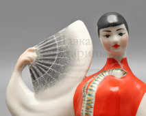Статуэтка «Корейский танец с веерами», скульптор Щербина В. И., фарфор, Полонский ЗХК, 1956-73 гг.