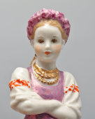 Статуэтка «Украинская девочка» (Украиночка), скульптор Бржезицкая А. Д., фарфор Дулево, 1950-е