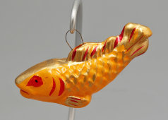 Советская стеклянная елочная игрушка «Золотая рыбка» из серии «Сказка о рыбаке и рыбке», Москва, 1950-60 гг.