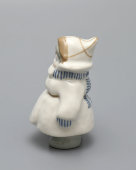 Статуэтка «Обулся-оделся» (Укутыш), скульпторы Сморгон Л. Н., А. Дегтярев, ЛЗФИ, 1950-60 гг.