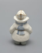 Статуэтка «Обулся-оделся» (Укутыш), скульпторы Сморгон Л. Н., А. Дегтярев, ЛЗФИ, 1950-60 гг.