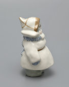 Статуэтка «Обулся-оделся» (Укутыш), скульпторы Сморгон Л. Н., А. Дегтярев, ЛЗФИ, 1950-60 гг.