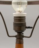 Советская настольная лампа с зеленым абажуром на деревянной ножке, сер. 20 в.
