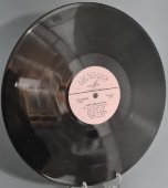 Советская винтажная пластинка 78 оборотов для граммофона с песнями Н. Кутузов: «Счастливая доля» и «Сибирский ленок».