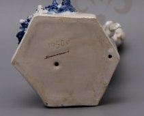 Статуэтка «Снегурочка», Дмитровский фарфоровый завод в Вербилках, 1950-е гг., скульптор Максимченко Н. А.​,​ фарфор.