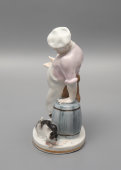 Статуэтка «Кот и повар» по басне И. А. Крылова, скульптор Михалев В. А., фарфор ЛФЗ, 1950-60 гг.