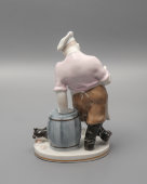 Статуэтка «Кот и повар» по басне И. А. Крылова, скульптор Михалев В. А., фарфор ЛФЗ, 1950-60 гг.