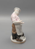 Статуэтка «Кот и повар» по басне И. А. Крылова, скульптор Михалев В. А., фарфор ЛФЗ, 1950-60 гг.