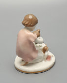 Фигурка «Игра» (Игровая комната), скульптор Велихова С. Б., ЛФЗ, 1950-60 гг.