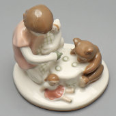 Фигурка «Игра» (Игровая комната), скульптор Велихова С. Б., ЛФЗ, 1950-60 гг.