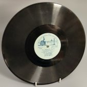 Коваленко А. А. с мексиканскими песнями: «Вернись» и «Не обижай меня». Галхимтрест, фабрика пластмасс, 1950-е