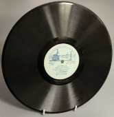 Коваленко А. А. с мексиканскими песнями: «Вернись» и «Не обижай меня». Галхимтрест, фабрика пластмасс, 1950-е