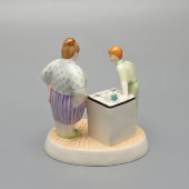 Статуэтка, скульптурная группа «Коммуналка», скульптор Ю. М. Львов, авторская подпись, Первомайский фарфоровый завод (Песочное), 1980-90 гг.