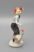 Статуэтка «Клоун Олег Попов с петухом», скульпторы братья Траугот А. Г. и Траугот В. Г., фарфор, Артель «Прогресс», 1950-60 гг.