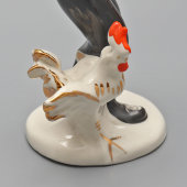 Статуэтка «Клоун Олег Попов с петухом», скульпторы братья Траугот А. Г. и Траугот В. Г., фарфор, Артель «Прогресс», 1950-60 гг.