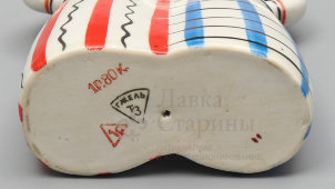 Статуэтка «Подружки» (Сплетницы), скульптор Квитницкая Н. Б., цветная роспись, фарфор, Гжель, 1960-66 гг.