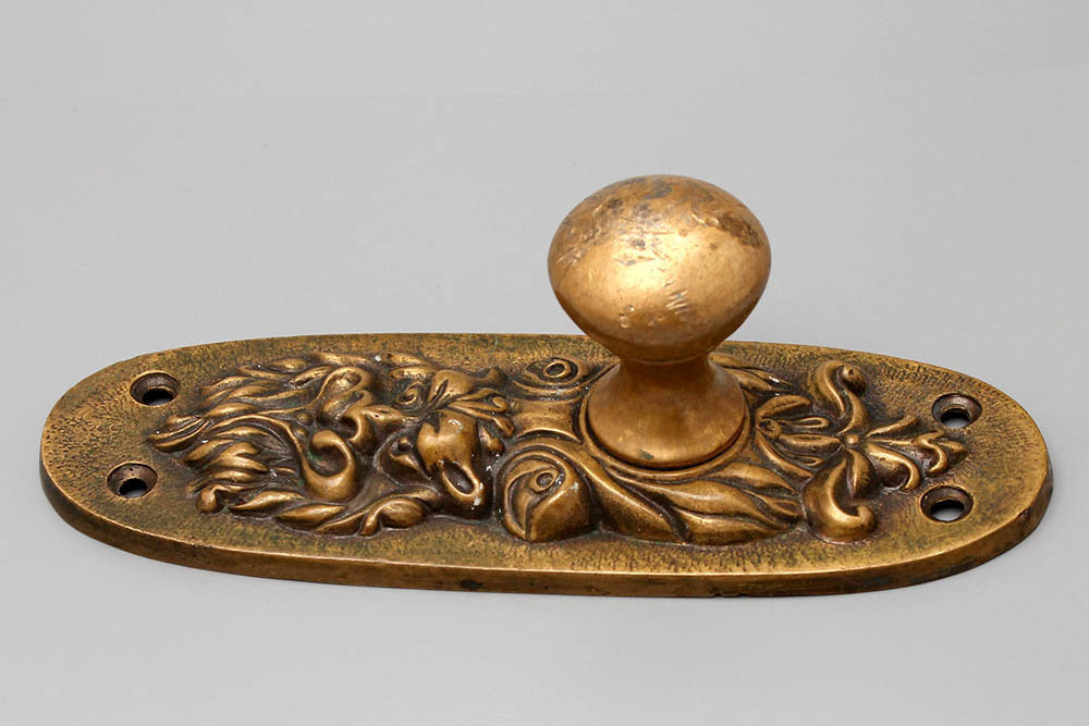 Старинная латунная дверная ручка тм секенов. Ручки дверные межкомнатные италия бронза. Бронзовые дверные. Ручка дверная vantage v33as состаренное серебро. Дверная ручка под старину.