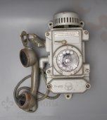 Настенный телефонный аппарат эпохи СССР